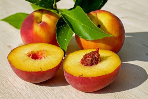 peaches, fruits, food-2573836.jpg
